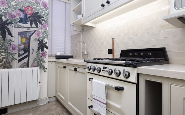 JOIVY Eclectic & Design Led 3Br Apt Near Edinburgh Castle