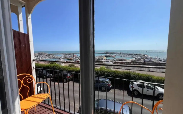 Royal Harbour Hotel