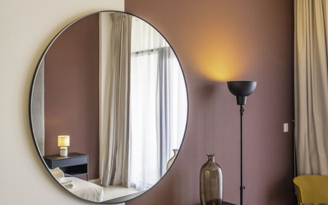 Spacious Art Deco Apt with Burj,Canal Views