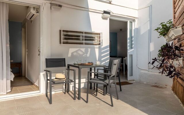 Vouliagmeni Stylish Homes by BluPine