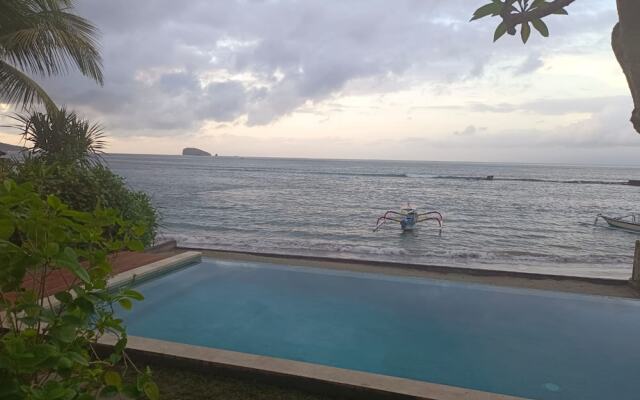 Utama Villas Beach Front Candidasa
