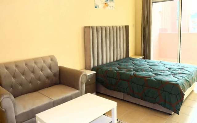 Stunning Studio With Balcony And Free Parking