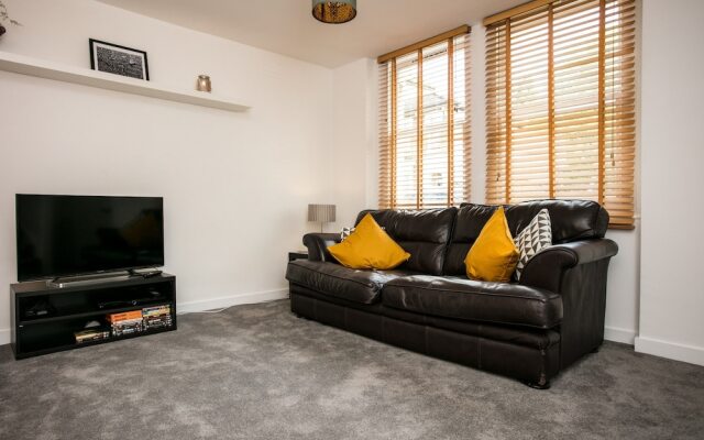 2 Bedroom House In Hackney