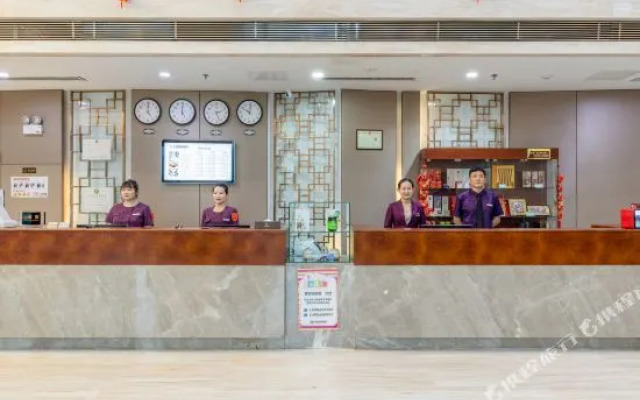 Huaya International Hotel (Weifang High-speed Railway North Station)