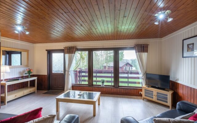 Bluebell Lodge 4 with Hot Tub