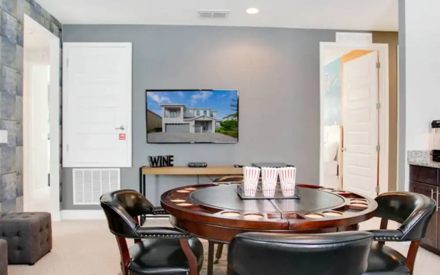 Stylish Family Home Sleeps 22 Enc101
