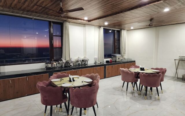 Him Hilton Luxury Hotel