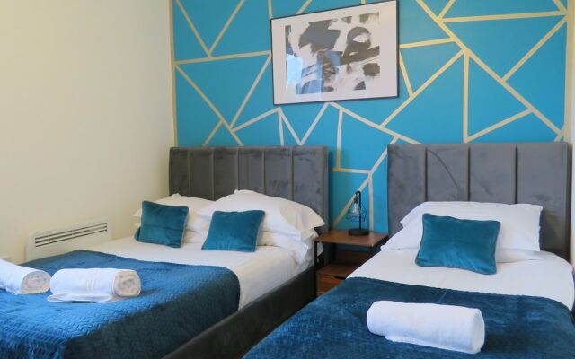 Tudors eSuites Two Bedroom & Balcony
