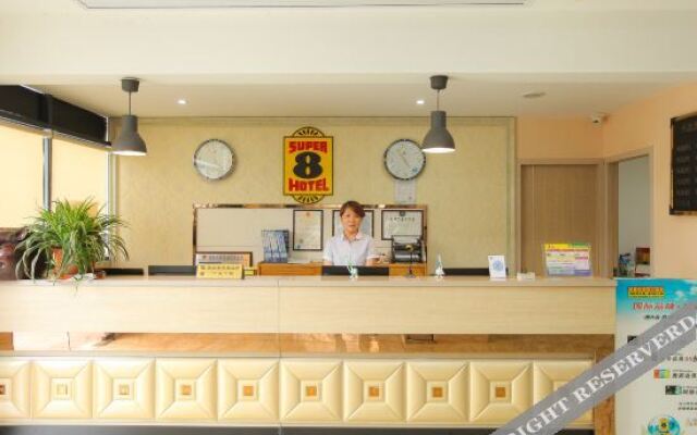 Super 8 Hotel (Wuxi Hubin Commercial Street)