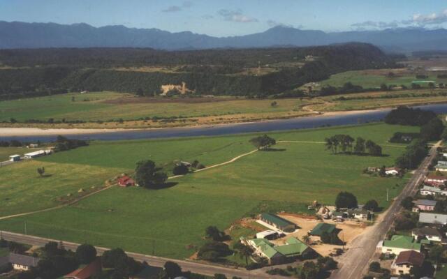 Karamea Village Hotel