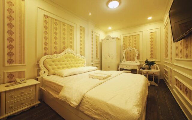 Royal Hotel