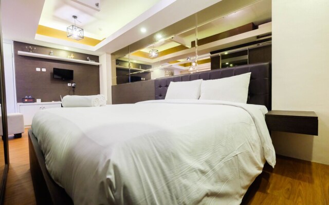 Spacious Studio Room at Green Pramuka Apartment