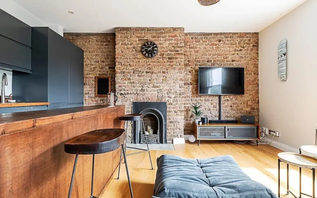 Rustic and Contemporary Haven in Brixton