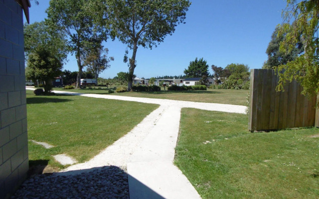 Glenavys Waitaki River Motor Camp - Caravan Park