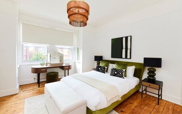 The West Ealing Escape - Glamorous 4bdr House With Patio