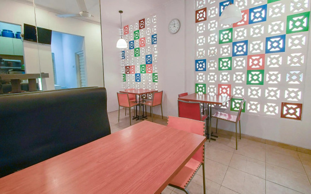 OYO 3808 Fif-fa Hotel Kauman