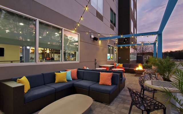 Tru by Hilton Mobile