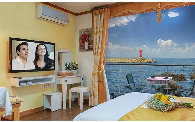 Yangyang Seaglow Rainbow Pension