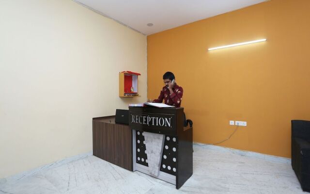 Capital O 30956 Moon Light