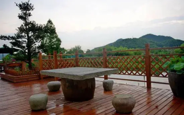 Huqinshe Inn