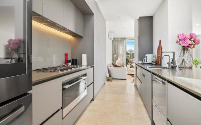 Tranquility Waters - Whangaparaoa Holiday Home