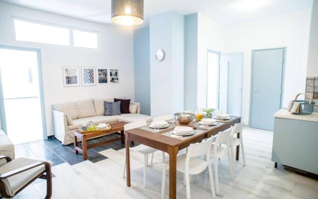 Central new home with 3 bedrooms, A/C and balcony