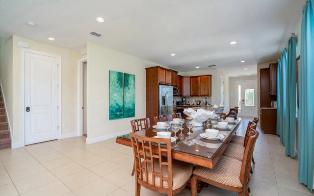 Family Friendly 8 Bed Villa with Pool & Spa