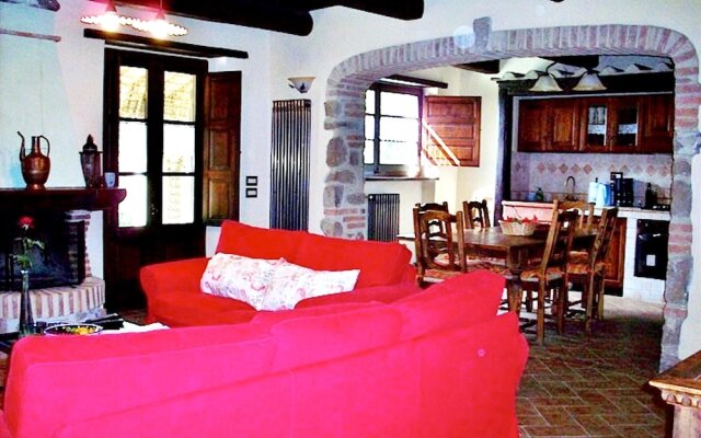 House With 4 Bedrooms in Montelaterone, With Wonderful Mountain View,