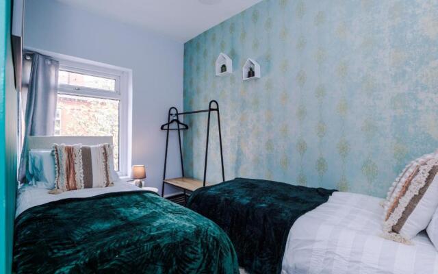 ✪ LEISURE/BUSINESS ✪ 3 Bed House /W Parking ✪ WiFi