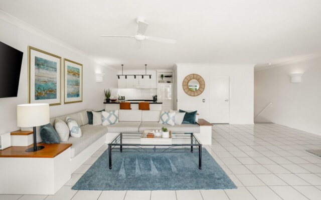 Belle Escapes - Oceanview Suite Alamanda Beachfront Resort "88"