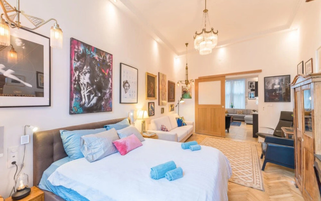 Venus Apartments - The Actor´s Den