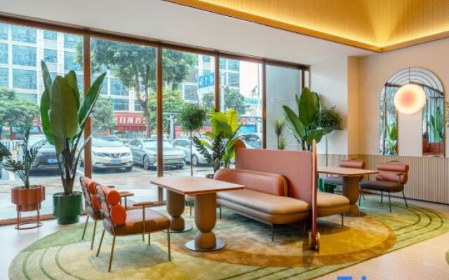 Orange Hotel (Dongguan Xiping Subway Station Hotel)