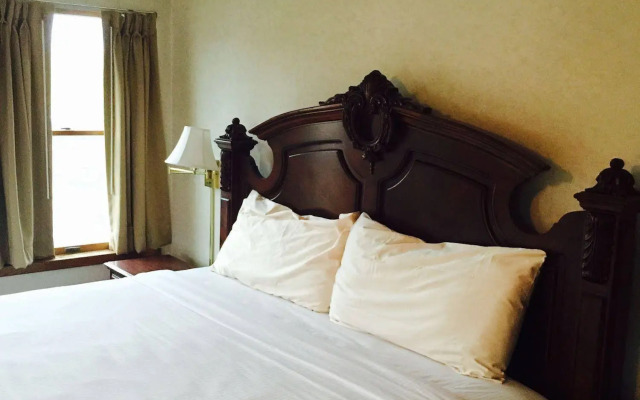 Goodfellos Suites