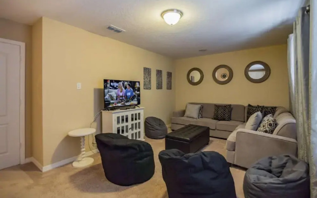 4970 Trafalgar Village
