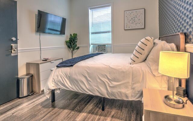 Cute and Cozy Studio!