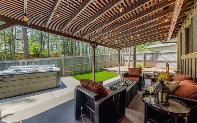 Rustic Pines Retreat