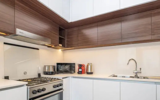 LUX  The Dubai Creek Edge Suite