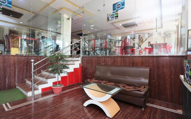 OYO 7828 Hotel Saket