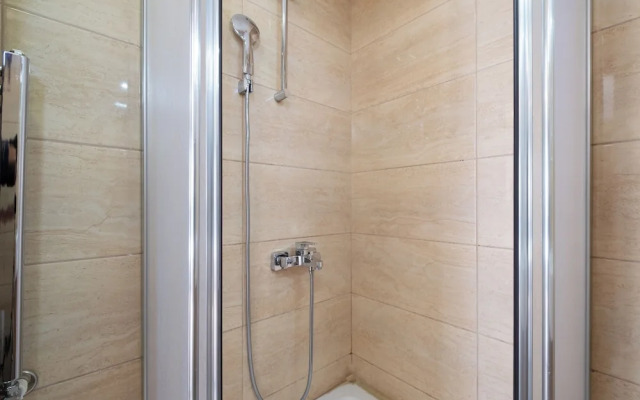 Lavin Hotel & Suites