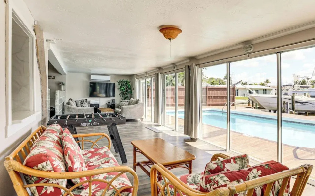 Furnished Sunroom w/ TV! Canal-front Bradenton Gem
