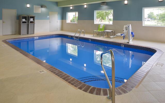 Holiday Inn Express & Suites Omaha - 120th and Maple by IHG