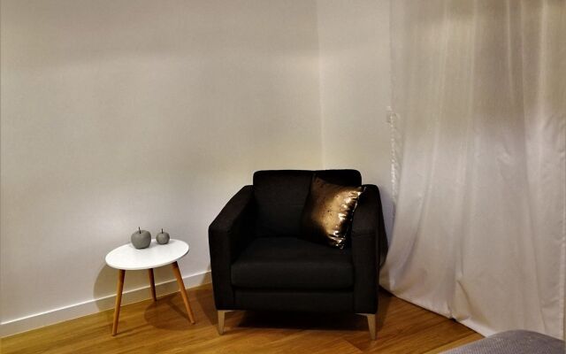 Industrial Lisbon Apartment - Adults Only