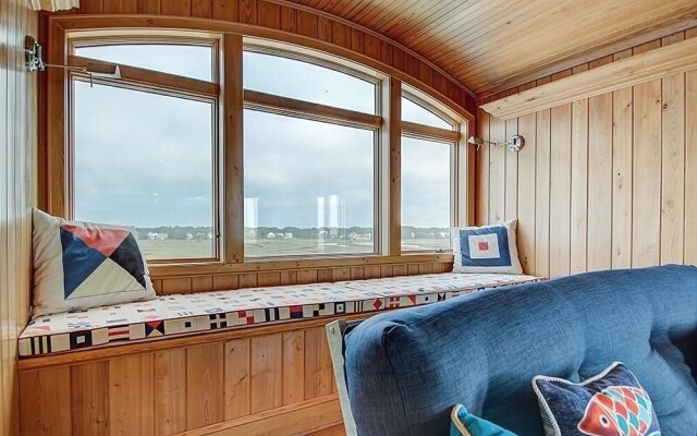 The Boat - 8 Br Home
