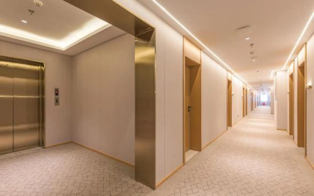 Happy Time Luxury Hotel (Beijing Fengtai Railway Station Jijiamiao Subway Station)