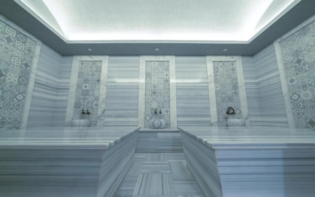 The Norm Collection Door'a