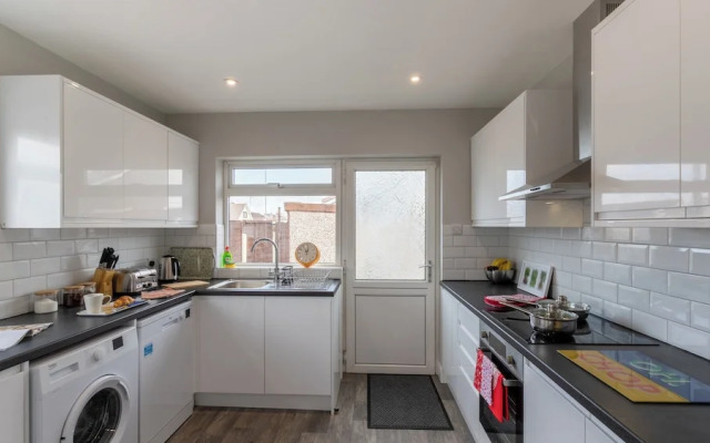 Altham Place-fully Refurbished 2-bath Bungalow