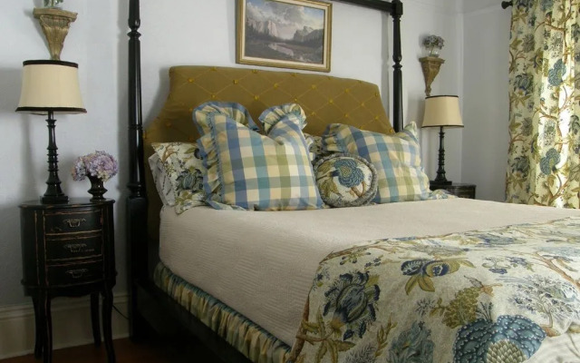 Fisher House Victoria Bed and Breakfast