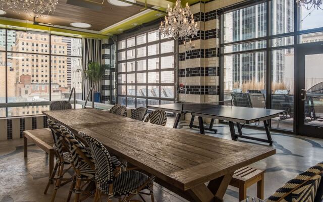 1 BR & 2 BR Apt in Central Business District by Frontdesk