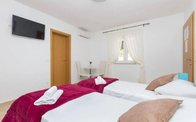 Peruzovic Rooms 2