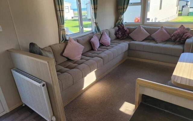 Budget 3-bed Caravan in Tunstall, Hull